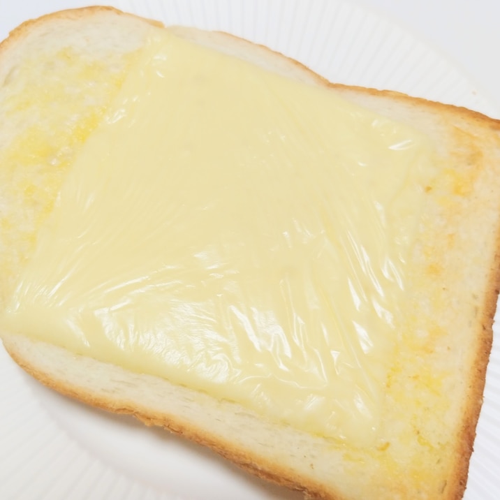 冷凍食パンで♡サクサク♡マーガリンチーズトースト♪